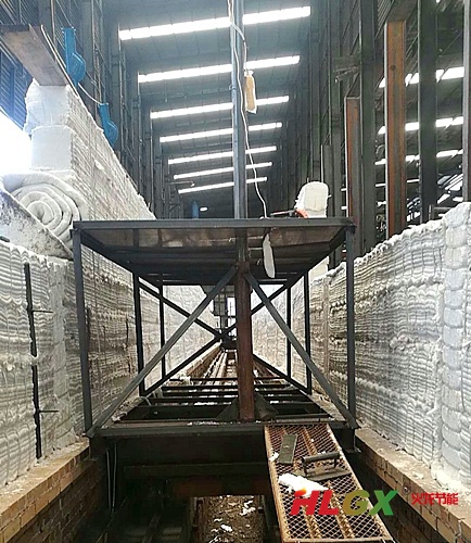 陶瓷纖維長模塊施工爐內(nèi) 陶瓷纖維長模塊施工爐內(nèi)